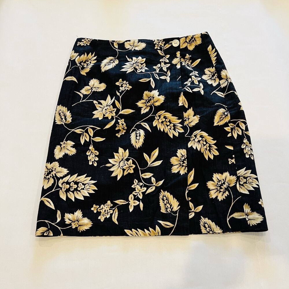 Harold’s Skirt Black Gold Floral  Size 8